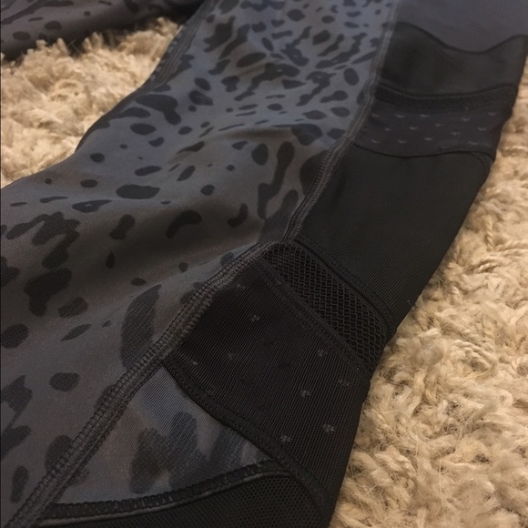 Lululemon leopard polka dot leggings yoga pants - Picture 3 of 4